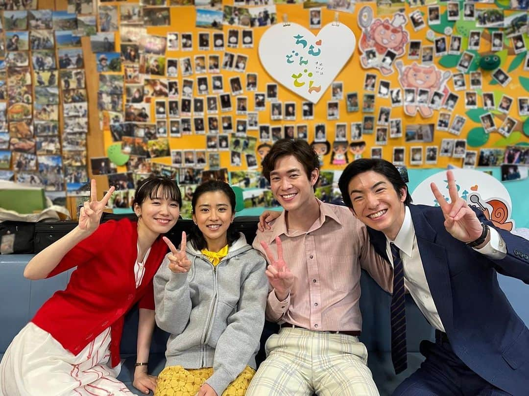 前田公輝さんのインスタグラム写真 - (前田公輝Instagram)「#ちむどんどん いつもありがとう!!  明日はフォンターナにてアプローチ🌅  スタジオ前の4ショット✨  明日もよろしくお願いします!  - 掲載中媒体です⤵︎ #月刊ザテレビジョン #デジタルTVガイド #マイナビニュース #リーズンルッカ」6月27日 20時21分 - maeda.gouki