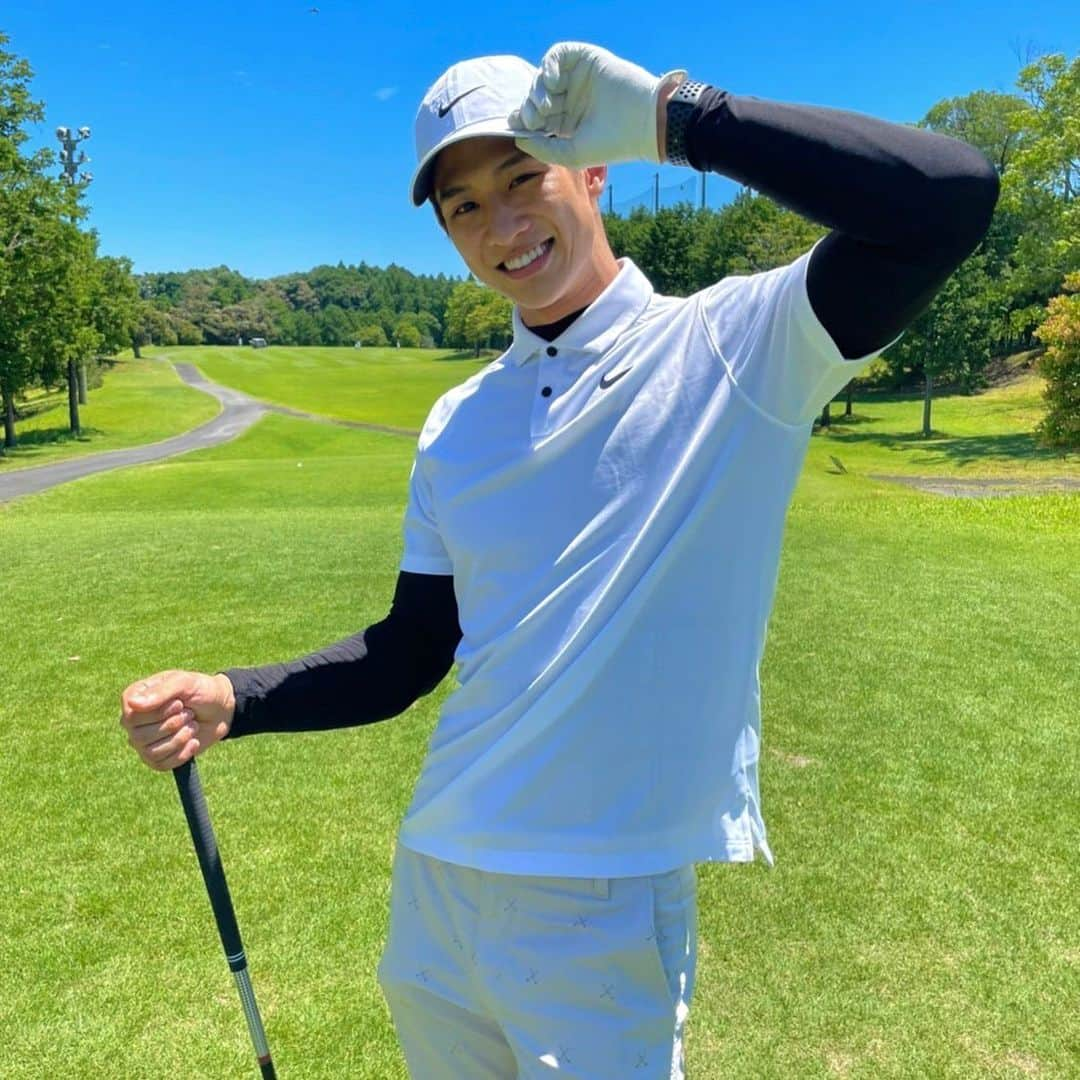 中道理央也さんのインスタグラム写真 - (中道理央也Instagram)「昨日はゴルフに行ってきました🏌🏿‍♂️ 暑かったですが、日光に浴びてとても気持ち良く楽しかったです！ 成長と課題が分かった一日でした🙆‍♂️  #ゴルフ #セロトニンブンブン #golf #love #smile #sunny #nike #ootd #fashion #model」6月27日 20時41分 - lion_nakamichi