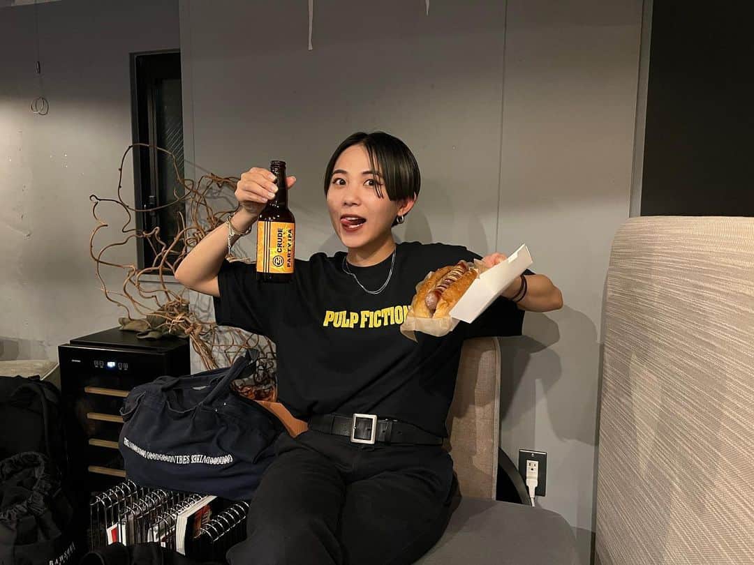yurinasiaのインスタグラム：「@hotdogshop_spells 2周年のお祝いにbotanicでショーさせていただいた、おめでとうございますっ！ 🌭めちゃ美味だった…🐶」