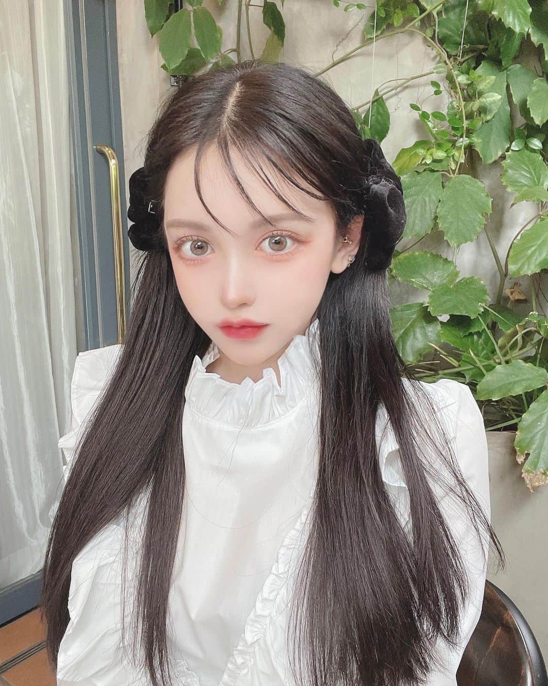 _lulushuのインスタグラム：「間違えて黒髪にしてみたღ大気圏突入って感じ 👩🏻👩🏼??」
