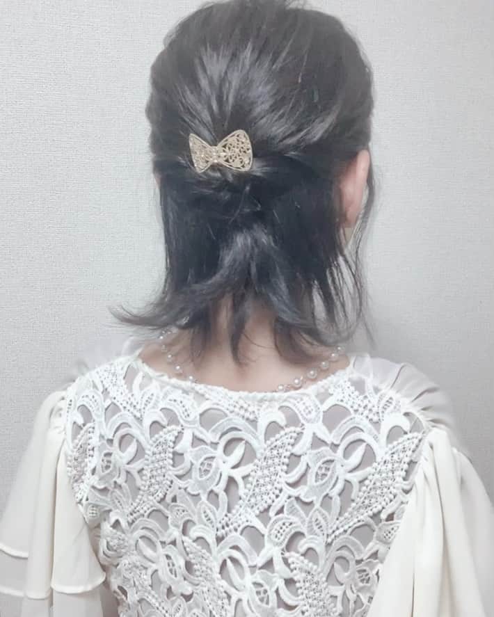 有村瞳のインスタグラム：「結婚式の髪型✨(動画)  #黒髪ショート #ヘアアレンジ #ショートヘアアレンジ #結婚式ヘアアレンジ #結婚式お呼ばれ #ホットペッパービューティー #ハーフアップ #lattice」