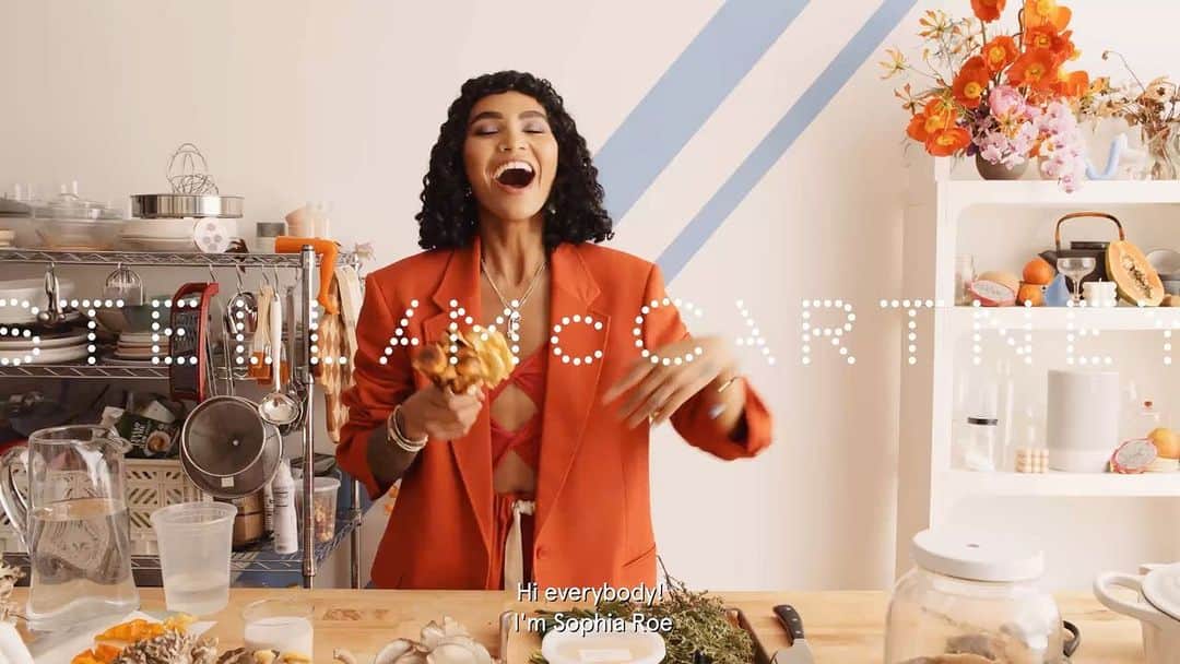 ベン・ワッツのインスタグラム：「New work wiv @sophia_roe x @stellamccartney 🎥 @eriknswain cooking inspired by fashion ….. fashion inspired by fungi.  #fungi #stellamccartney #benwatts #motion」
