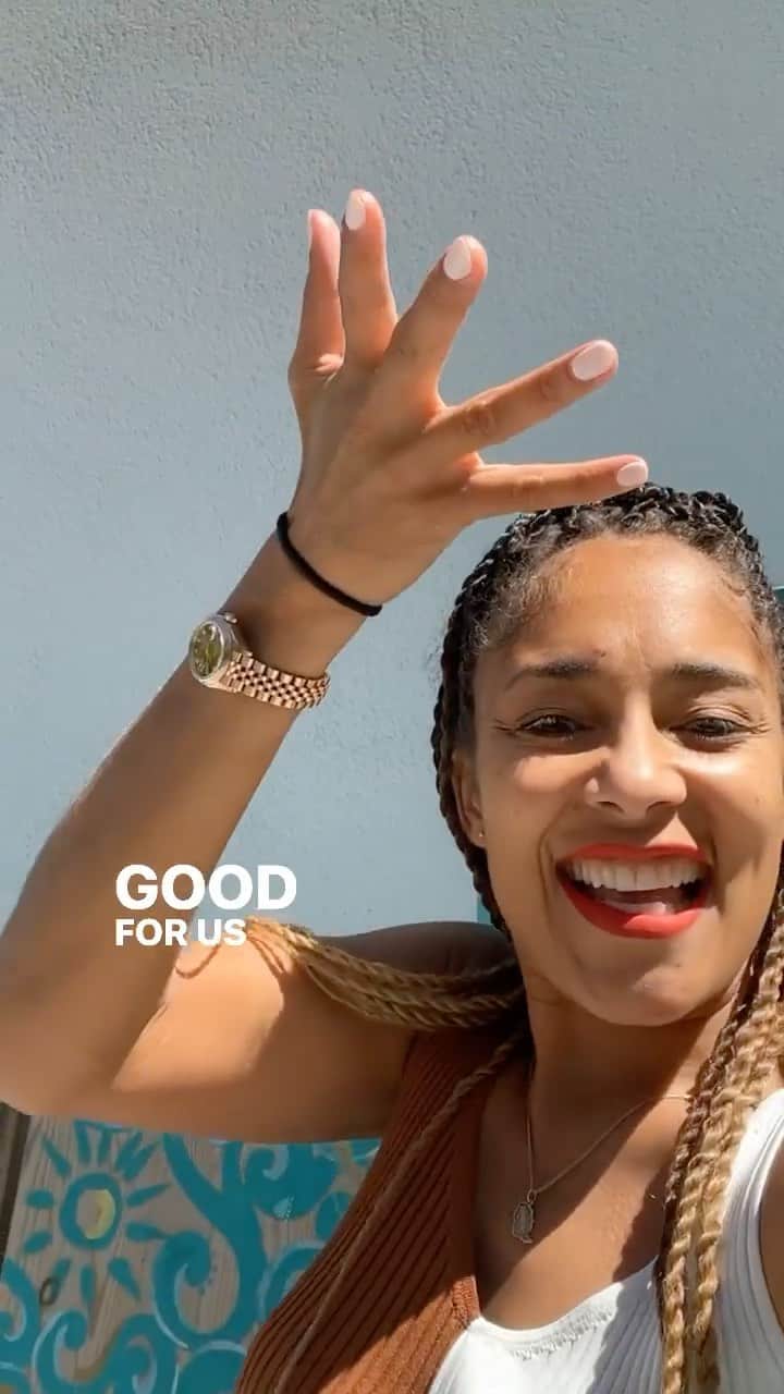 ロザリオ・ドーソンのインスタグラム：「#teammates @amandaseales We on the same side ❤️✊🏽」