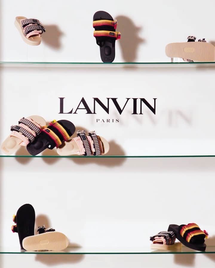 ランバンのインスタグラム：「Meet the new #LANVINxSUICOKE sandals: a summer hybrid pair, derived from the House’s iconic CURB sneakers combined with the Japanese brand Suicoke.  Available in multiple colors and sizes.」