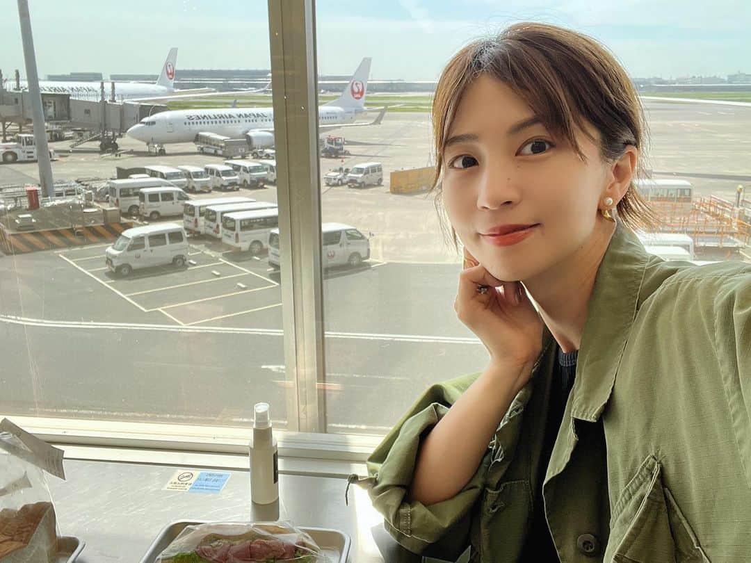 安田美沙子さんのインスタグラム写真 - (安田美沙子Instagram)「おはよう☀  ロケでとある場所へ🛩  飛行機が久々過ぎて、珍道中🤣  すでに。。旅っていいな☺️❤️  #旅　#work #plane #travel #shooting #airport」6月28日 5時13分 - yasuda_misako