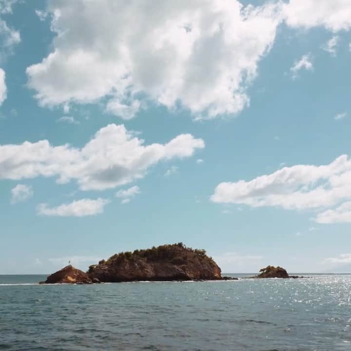 Banana Republic のインスタグラム：「Summer styles designed for a season of travel. Discover more tomorrow.」
