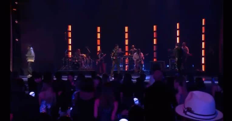 テイラー・ジェームスのインスタグラム：「that time we performed “peaches” at the Grammys!  @wetheband 🍑🍑🍑」