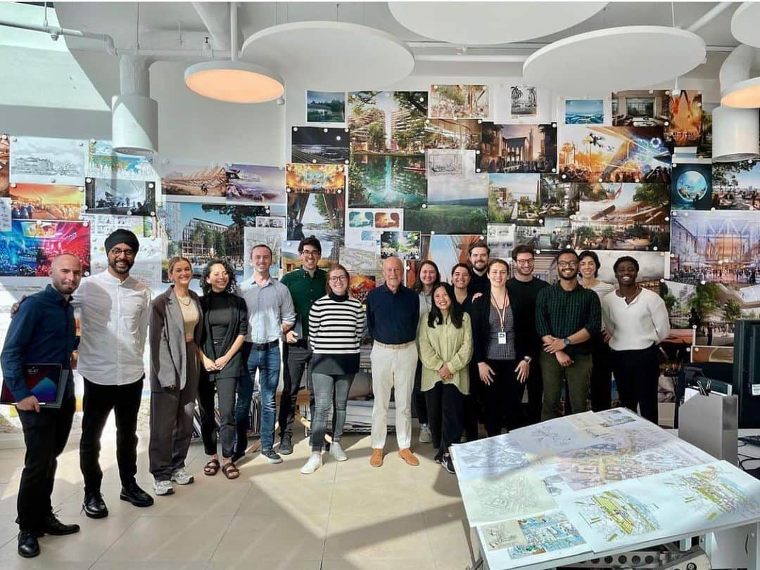 ノーマン・フォスターさんのインスタグラム写真 - (ノーマン・フォスターInstagram)「Catching up with Narinder and his team at our London studio」6月28日 6時22分 - officialnormanfoster