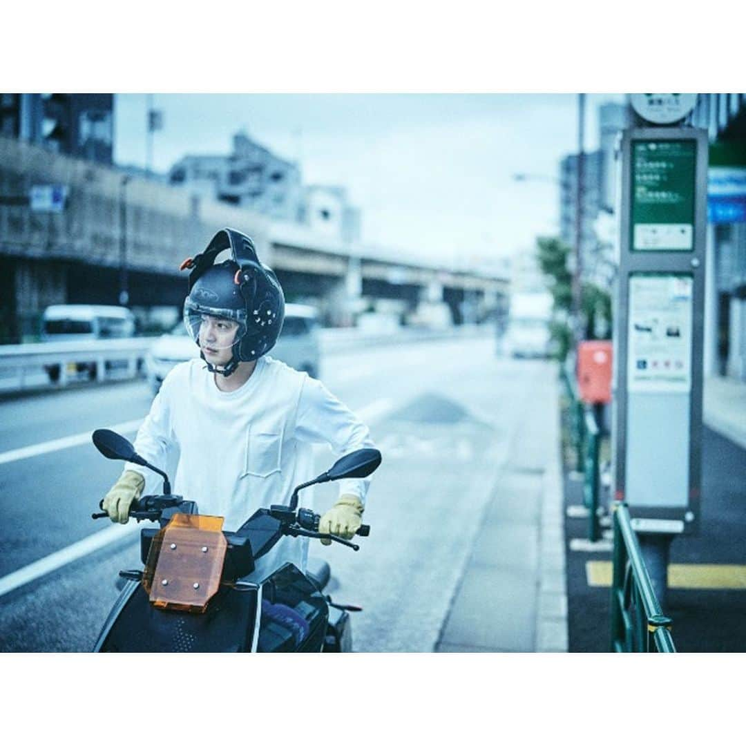 大野拓朗さんのインスタグラム写真 - (大野拓朗Instagram)「@motonavi_magazine 雑誌「Moto NAVI（モトナビ）NO.117」2022 SUMMER   2022年6月24日（金）発売  グッモーニン東京！！ 最新の電動バイクで朝活編」6月28日 16時37分 - takuro.ohno