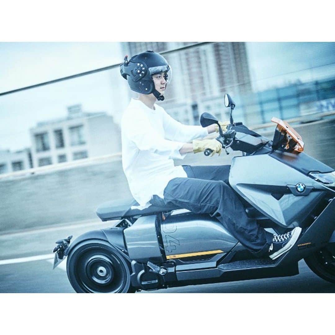 大野拓朗のインスタグラム：「@motonavi_magazine 雑誌「Moto NAVI（モトナビ）NO.117」2022 SUMMER   2022年6月24日（金）発売  グッモーニン東京！！ 最新の電動バイクで朝活編」