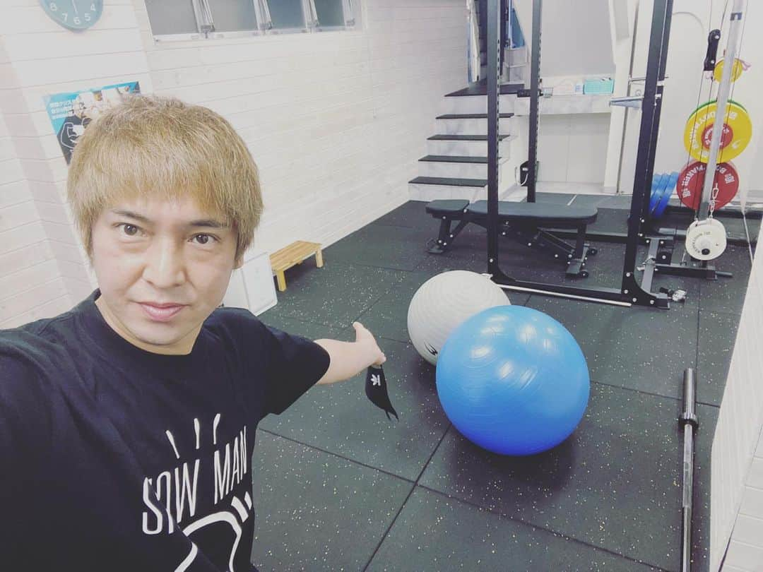 松田洋昌さんのインスタグラム写真 - (松田洋昌Instagram)「マヂラブ野田くんのクリスタルジムでバランスボールトレーニング講座始めたよ💪 月に1回1コマ2名様を2コマやってくので一緒に体幹を鍛えましょう😆 お時間合う方は是非👍 #体幹トレーニング #体幹 #バランスボール #ハイキングウォーキング」6月28日 9時17分 - hikingwalkingmatsuda