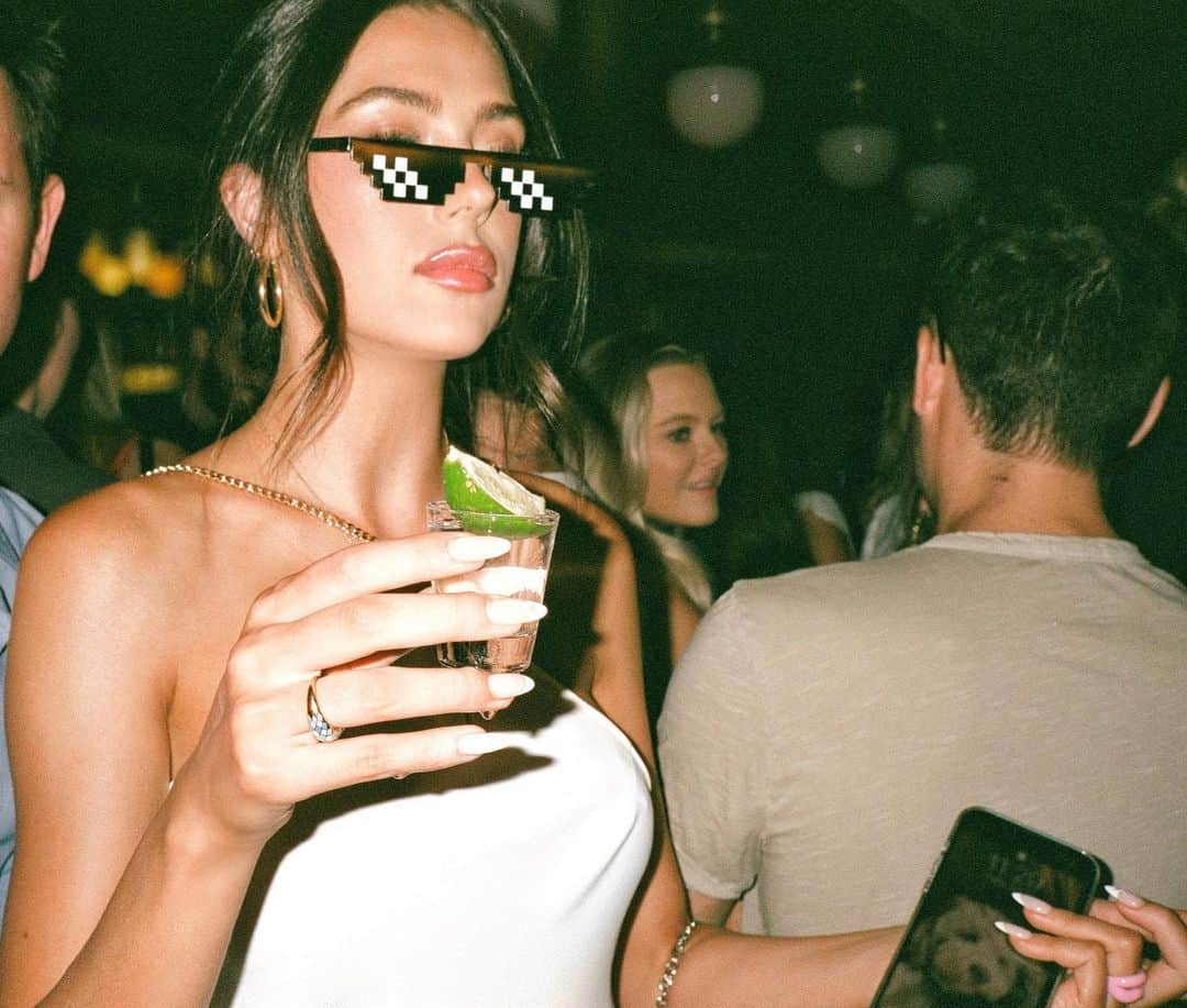 システィーン・スタローンのインスタグラム：「I’m 24 today so we’re taking 24 shots」