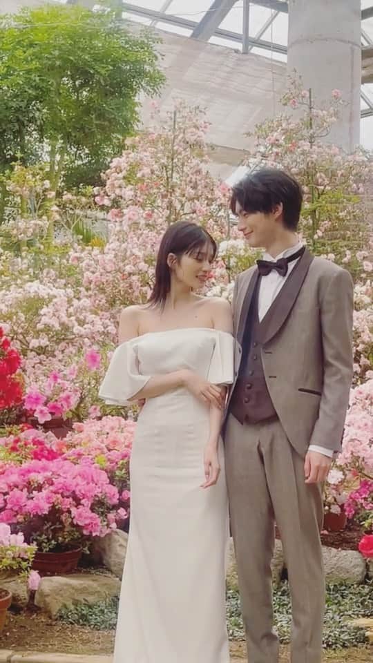 CLAIREのインスタグラム：「🌺 ・ @clairebridalstudio ・ #自分らしく#誰もが好感を持てる花嫁に#新郎新婦#前撮り#プレ花嫁#白無垢#着物#ウェディングドレス #色打掛#フォトウェディング#結婚写真#wedding#後撮り#結婚準備#日本中のプレ花嫁さんと繋がりたい#2022夏婚#2022秋婚#2022冬婚#2023春婚#花嫁#横浜#大阪#京都#仙台#東京#宇都宮#高崎#梅田#新緑」