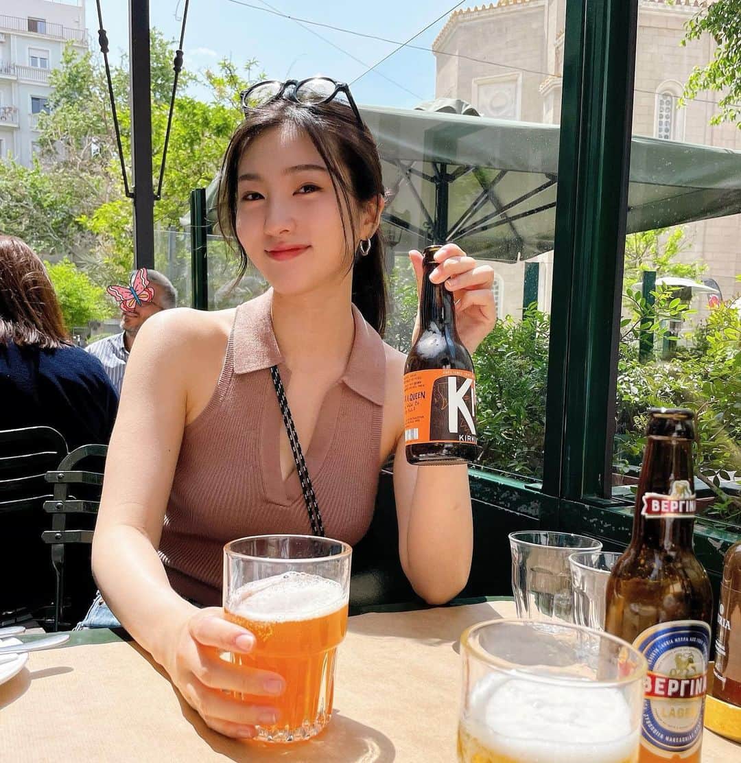 福井セリナのインスタグラム：「☀️🥂🌿  昼ビール欲がふつふつ...♡ 旅行も行きたいし日焼けはしたくないけど おひさまにガンガン当たって自然と戯れたーい！🤣 夏は欲が多くなる🌈  #summertime #昼ビール #日焼け」