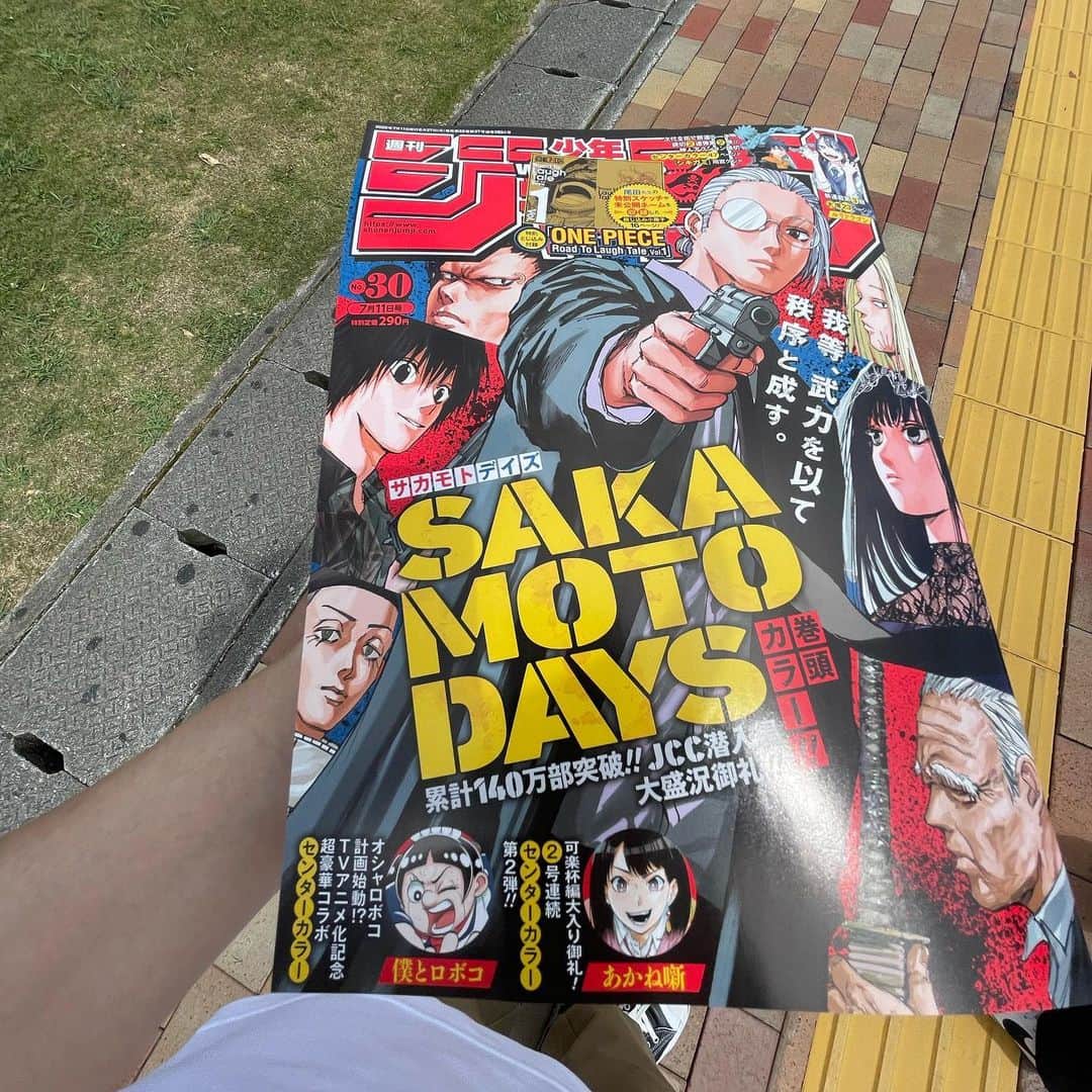 世界さんのインスタグラム写真 - (世界Instagram)「SAKAMOTODAYS表紙だー！！！ 迫力が好きです本当に #週刊少年ジャンプ #SAKAMOTODAYS」6月28日 15時39分 - exile_sekai_official