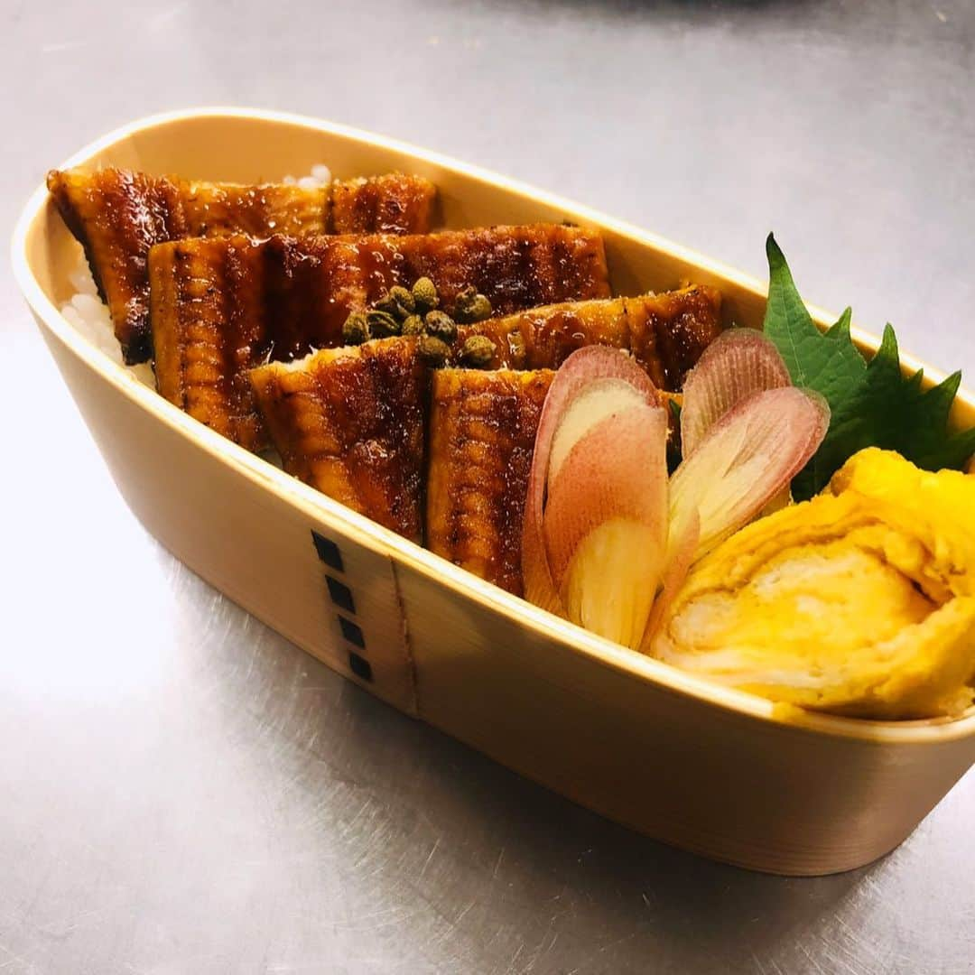 外村久美子さんのインスタグラム写真 - (外村久美子Instagram)「・ 今日は鰻です🔥 #うなぎ弁当 #bento」6月28日 16時17分 - kummy153