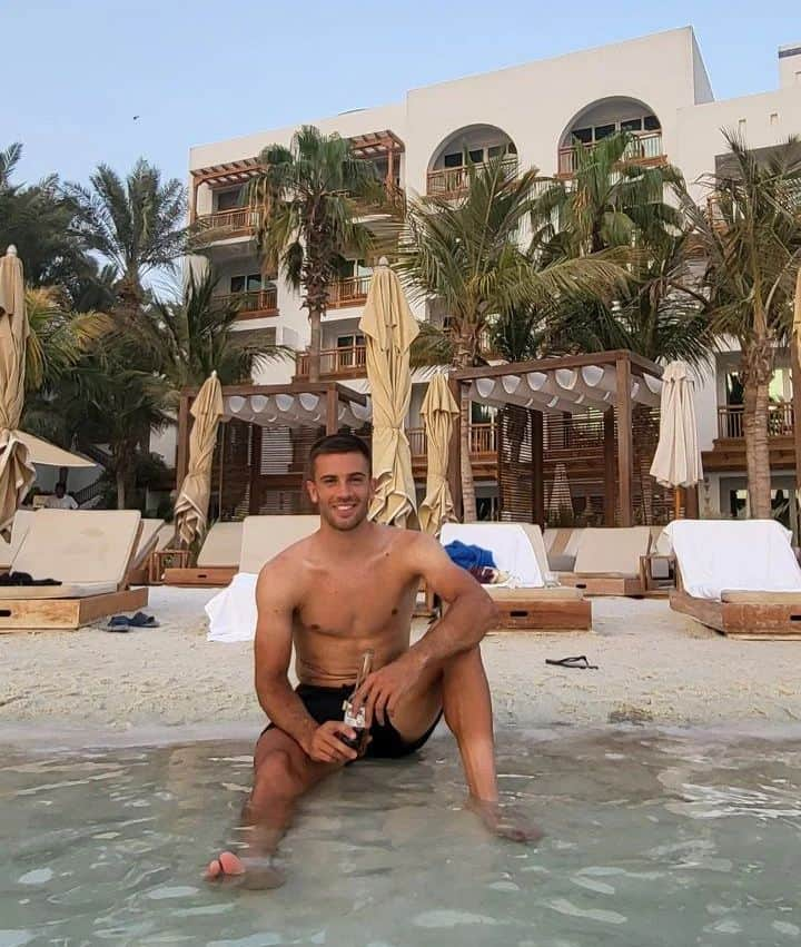 ボルナ・チョリッチさんのインスタグラム写真 - (ボルナ・チョリッチInstagram)「Having the most amazing break in @parkhyattdubai Just what I needed after months of hard work.  Btw, my right leg didn't get extremly short. It just looks like that because of water 🤦🏻‍♂️😂」6月29日 2時27分 - bornacoric