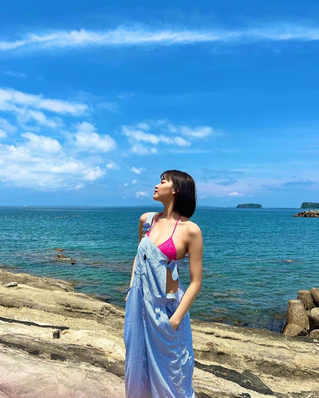 吉澤遥奈のインスタグラム：「【お知らせ】  本日６月２８日発売SPA初登場しています✨ ぜひチェックして下さい💡🐈 海がとっても綺麗でした✨  目つむりがち...  #เซ็กซี่ #nature  #model #아이린 #swimsuit #日本的 #泳衣 #asian #水着 #粉我 #ชุดว่ายน้ำ #summer #travel #グラビア #モデル #sea」