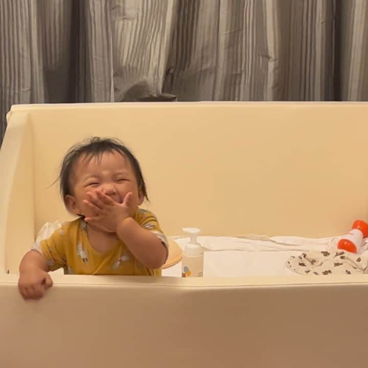 キム・ダヘのインスタグラム：「박제요청이 많아서리... 입가리고 호호 웃는거 따라하는 아기」