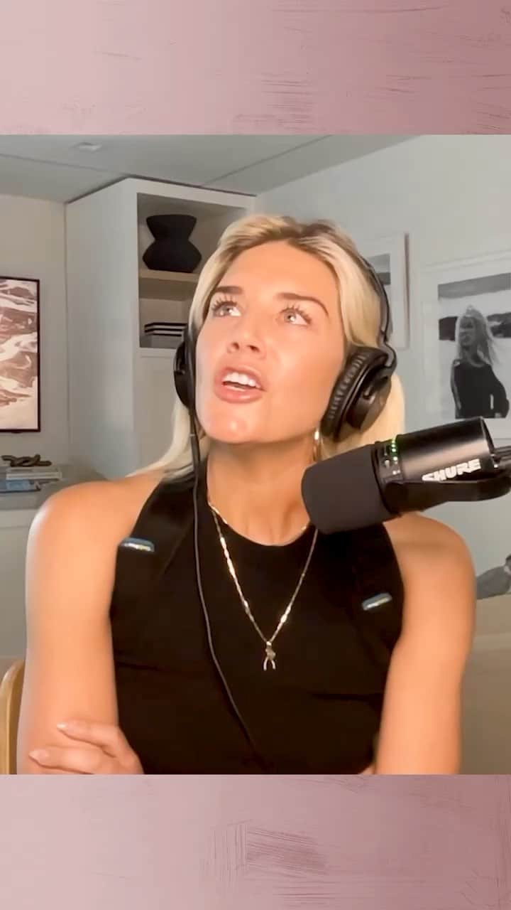 エリン・アンドリューズのインスタグラム：「If there’s one thing I’m very OCD abt…it’s my packing. @charissajthompson well she’s a different story @calmdownpodcast」