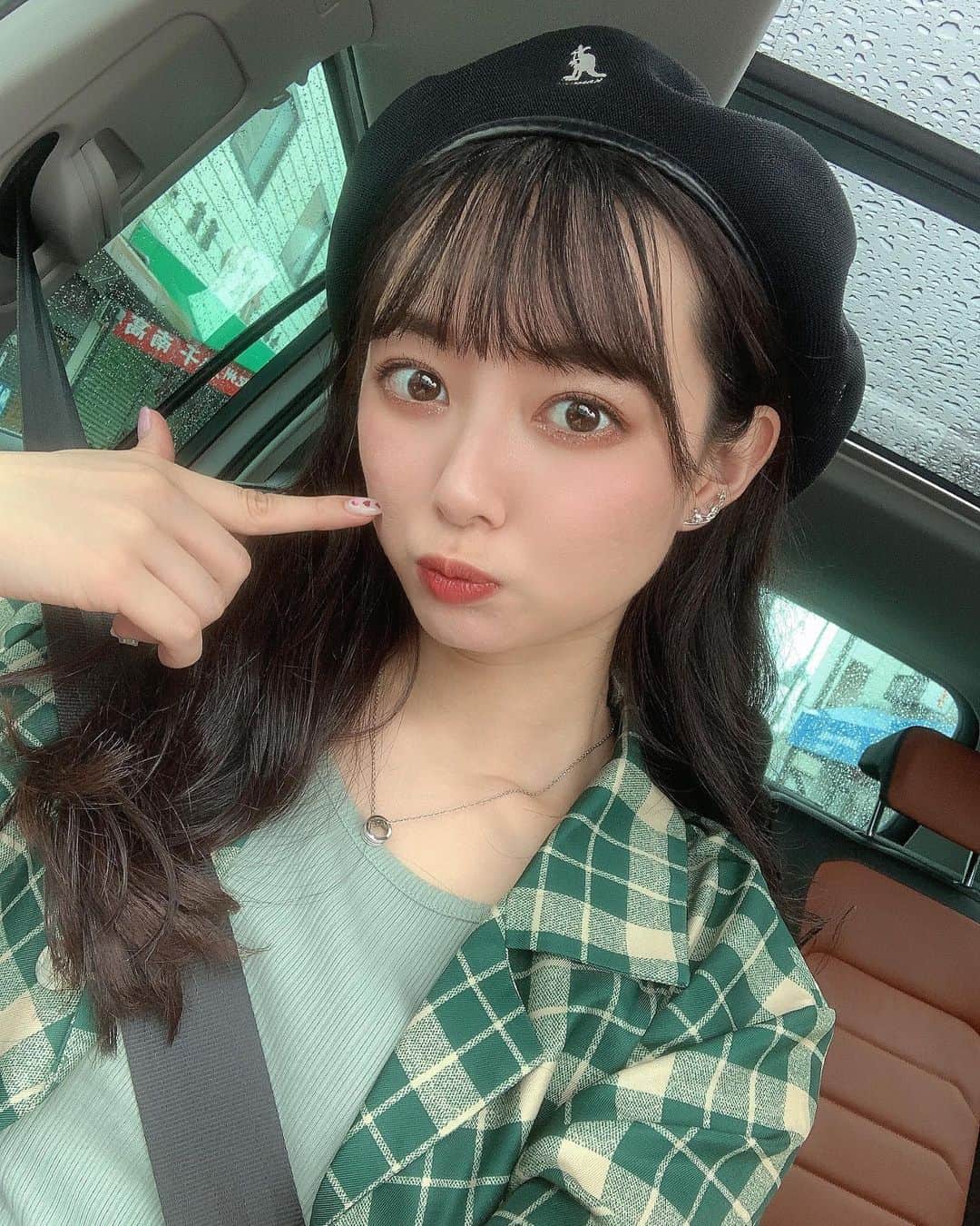 のインスタグラム：「我ながら来月25歳とは思えん。笑　#ポーズ何 永遠にこんな服装が似合うようにいたいな。笑  最近やりたいことがあまりにも多くて時間が足りないーー！！ってなってる。けど、そう思えてる時って、何事にも積極的な証拠やから、このタイミング大事にするじぇ！ まだまだ楽しむのら」