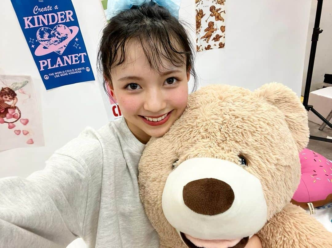 河村ここあさんのインスタグラム写真 - (河村ここあInstagram)「🧸くまクマと！！🧸  100質の#offshot 📷✧︎  セットすごーーく可愛かったんです💗 ここで撮って頂いた写真は 全てが宝物💎♡♡♡  編集長への逆質問も楽しかった！😂 意外なことがいっぱい知れました🫶🏻」6月28日 20時41分 - kawamura_kokoa