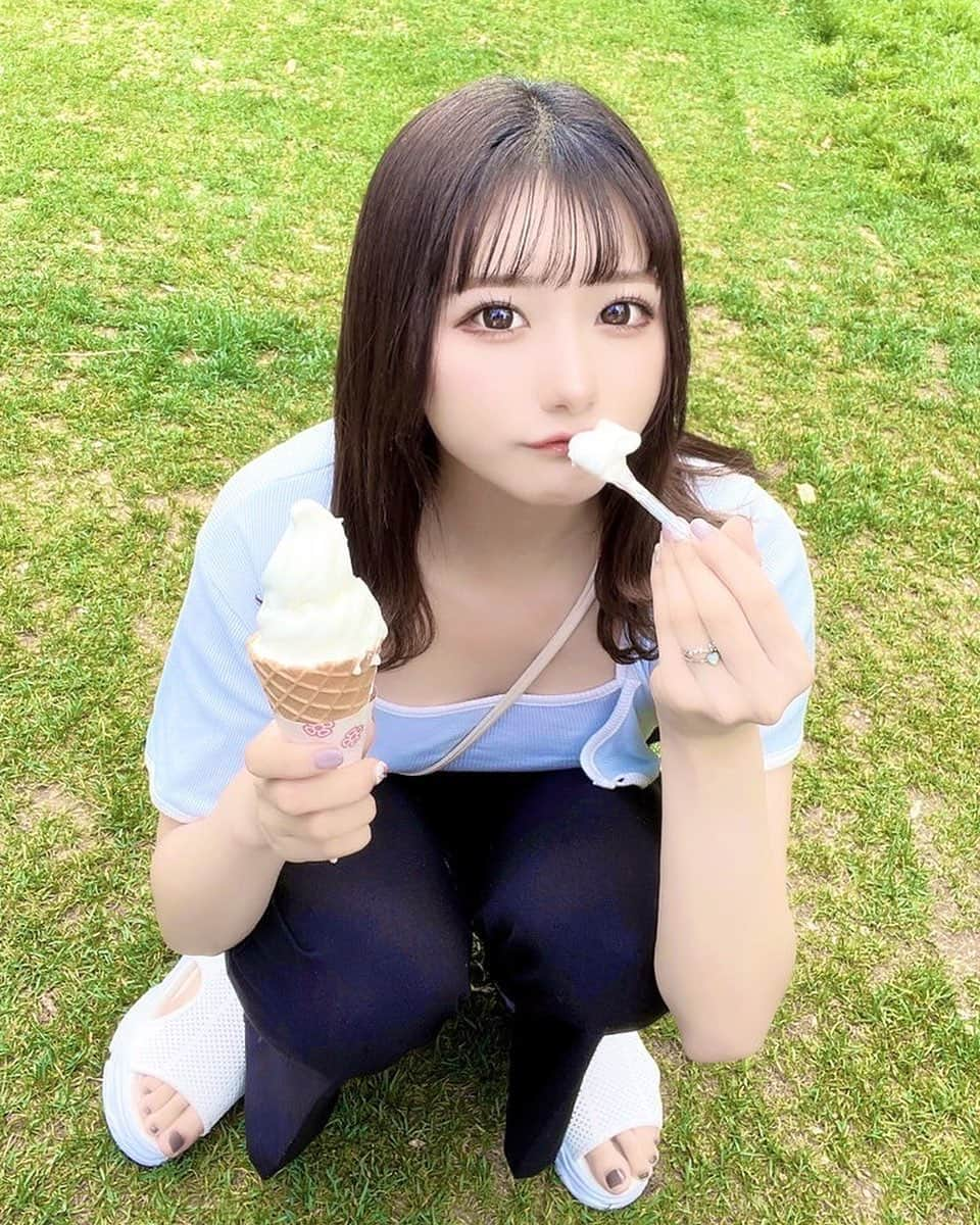 夢実あすかさんのインスタグラム写真 - (夢実あすかInstagram)「…🍦😋  ．  ．  ． #自撮り#自撮り界隈 #自撮り女子#アイドル#アイドルメイク#外ハネミディアム #公園#公園デート#ソフトクリーム#北海道#ラフコーデ#今日のコーデ#夏#夏コーデ#バンツコーデ#インスタ映え #패션#좋아요 #셀카 #japanesegirl#dailylook#japaneseidol#ootd#selfie#instagood#instalike#followforfollowback#makeup#me#hokkaido」6月28日 21時01分 - asukadayou213