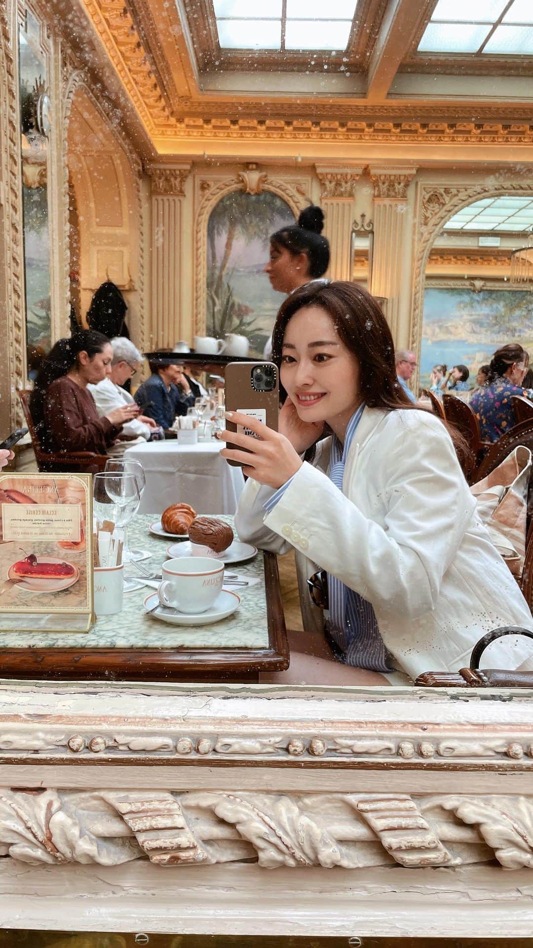 小祝麻里亜のインスタグラム：「ココ・シャネルや、パリジェンヌが愛したパリの老舗サロンド・テ 『アンジェリーナ』名物のモンブラン食べました🧸☕️𓂃 𓈒𓏸𑁍  ＿＿＿＿＿＿＿＿＿ #パリ旅行 #ig_paris #여행일기 #여행스타그램  #파리」