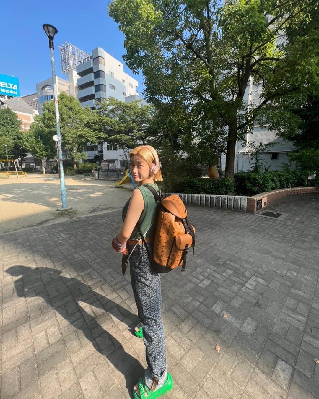 HANAのインスタグラム：「レッスンいくよ！コーデ💚🪄笑」