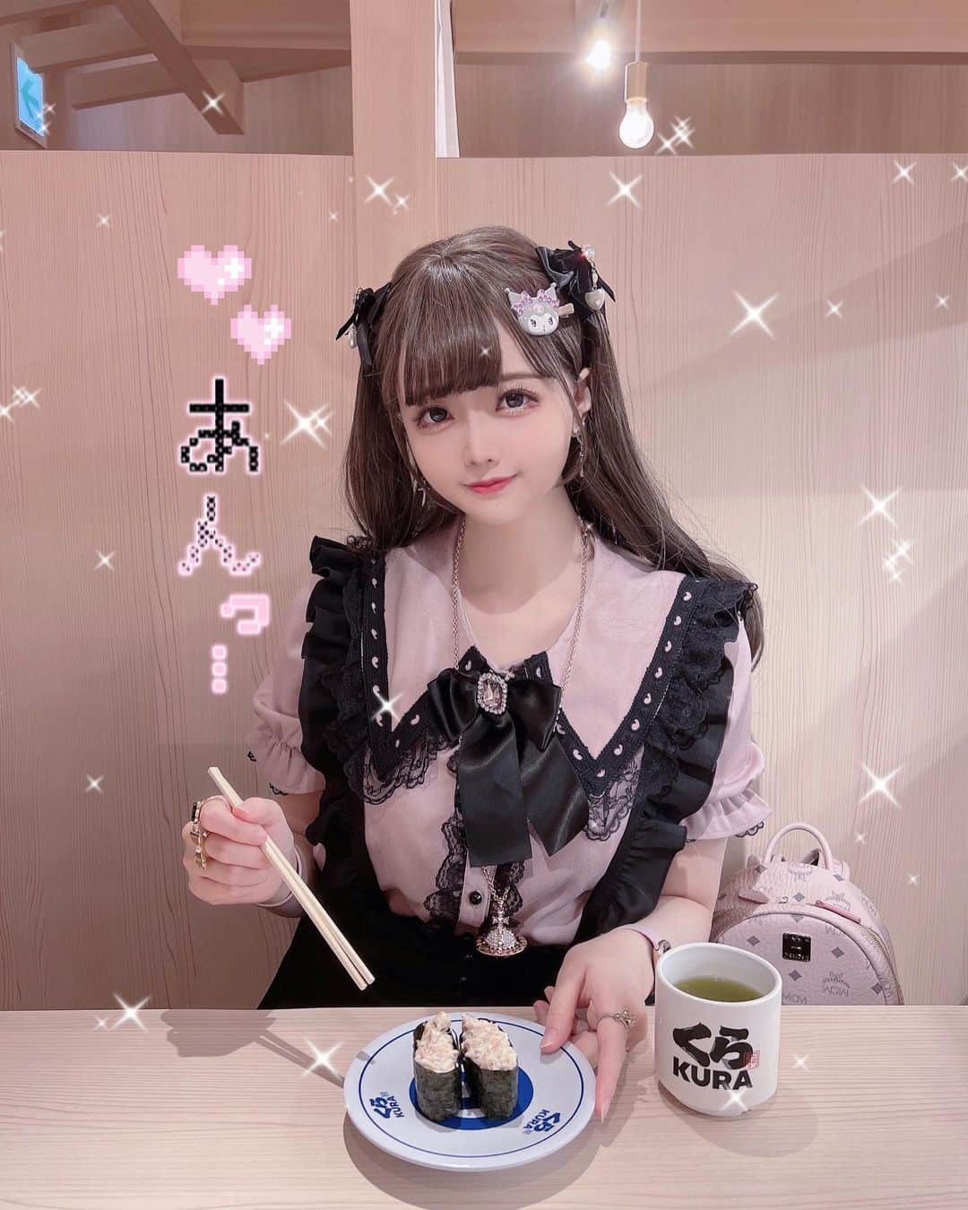のインスタグラム：「🍣 #くら寿司 #サンリオ #クレープ #mymelody #kuromi #マイメロ #マイメロディ #クロミ #mars #地雷系女子 #地雷系 #地雷コーデ」