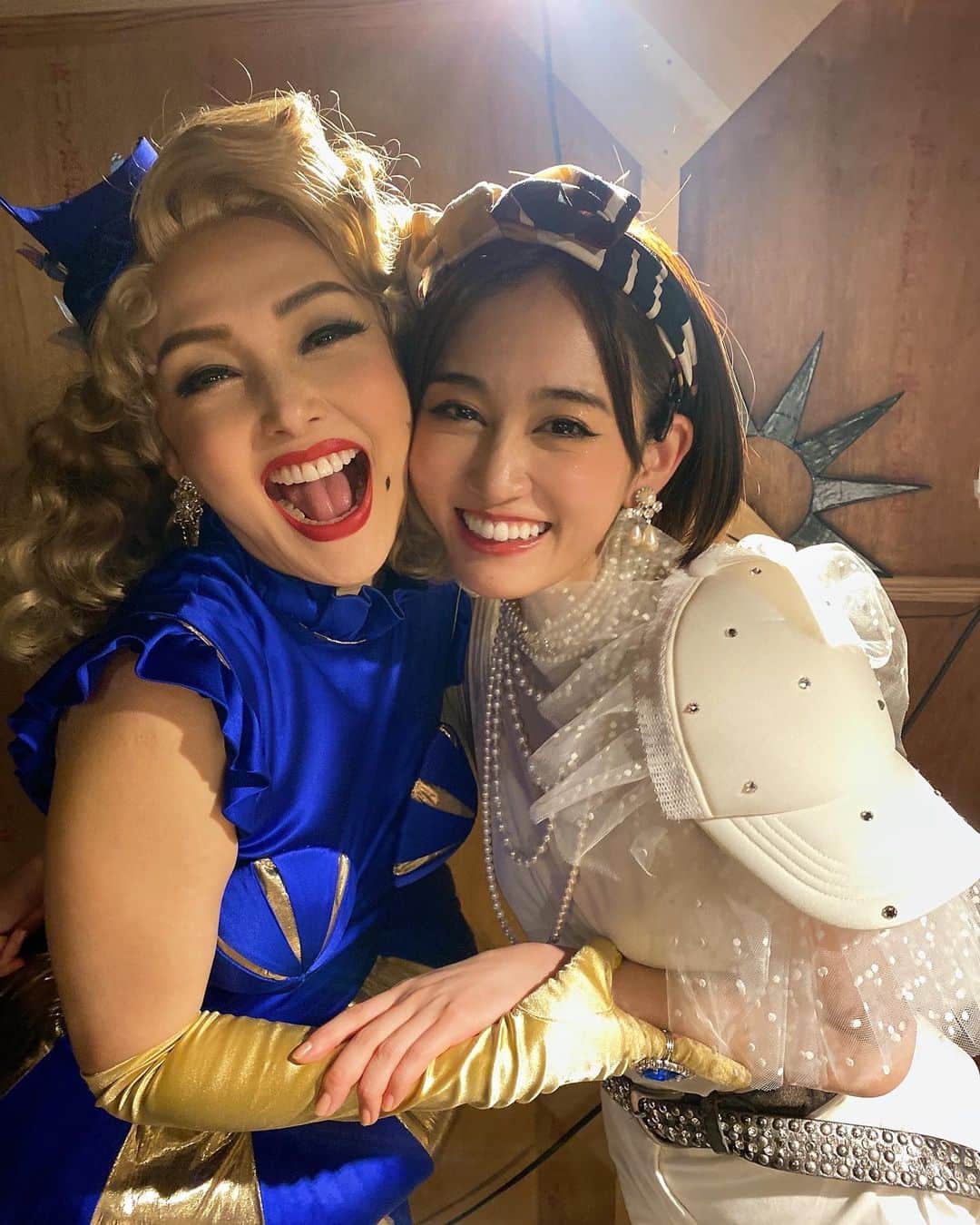 前田敦子のインスタグラム：「. お母様❤️ 南果歩さん 本当大好きすぎて、、 これからも永遠にお母様です。  東京千秋楽終わった直後の一枚」