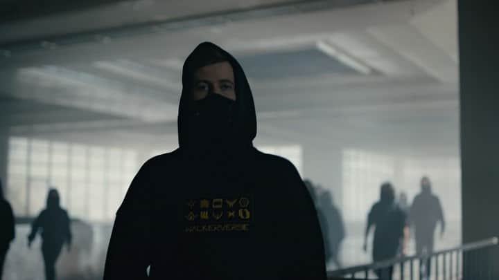 アラン・ウォーカーのインスタグラム：「What’s a new world, without new skins! Check out the first drop from the Walkerverse collection. More items to come soon. Maybe you can spot a few clues 👀」