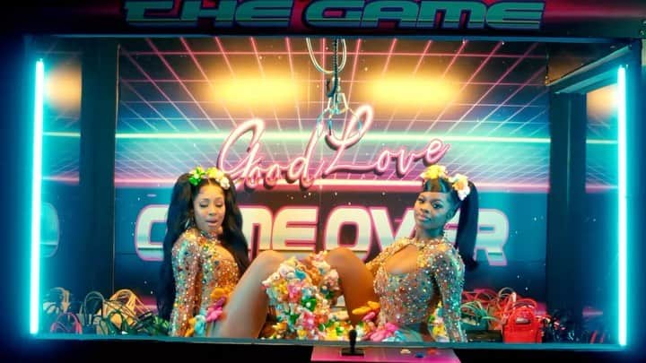 アッシャーのインスタグラム：「Let’s go! 🔥💯🔥 @citygirls #GoodLove FRIDAY! Pre-save link in bio.」