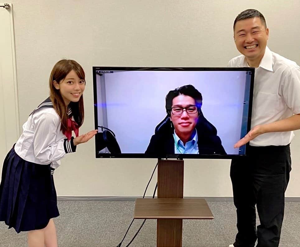 八幡美咲のインスタグラム：「久しぶりに高校生になり eスポーツについて学んできました✨  OooDa先生に 中島尚樹さんとともに 最新eスポーツシーンを熱く熱く解説 してもらいました🎮♡  私もも #VALORANT の魅力を 体験してきましたよ〜(⑉• •⑉)  📺6月29日(水） 深夜0時15分から放送予定です💓☺️ お時間許す方、ぜひご覧ください✨」