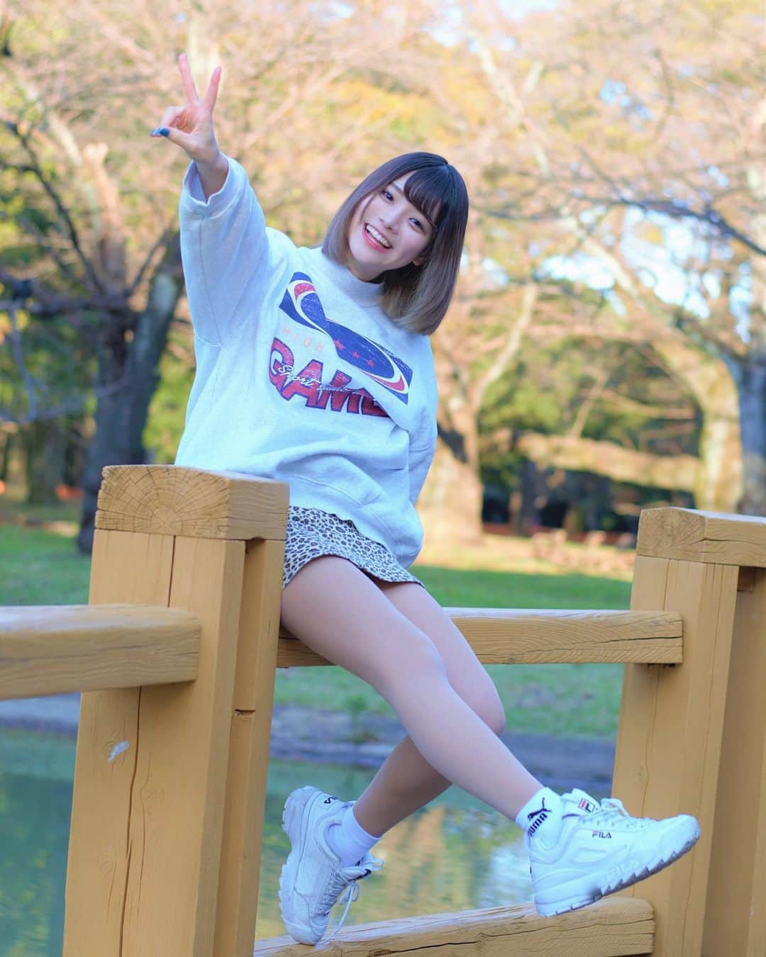 牧乃めいのインスタグラム：「茶化さず素顔見つめてくれるかな  #粉我 #japaneseidol #idol #被写体 #被写体モデル  #被写体になります #ファインダー越しの世界  #撮影会 #撮影会 #アイドル  #自撮り界隈 #自撮り #lfl #l4l #likeforlike #いいね返しは絶対 #いいね返し #ウルフ #インナーカラー #ウルフカット #ウルフボブ #ウルフカット女子 #地下アイドル #東京セラフィム #東セラ #水色担当 #ootd #おしゃれさんと繋がりたい」