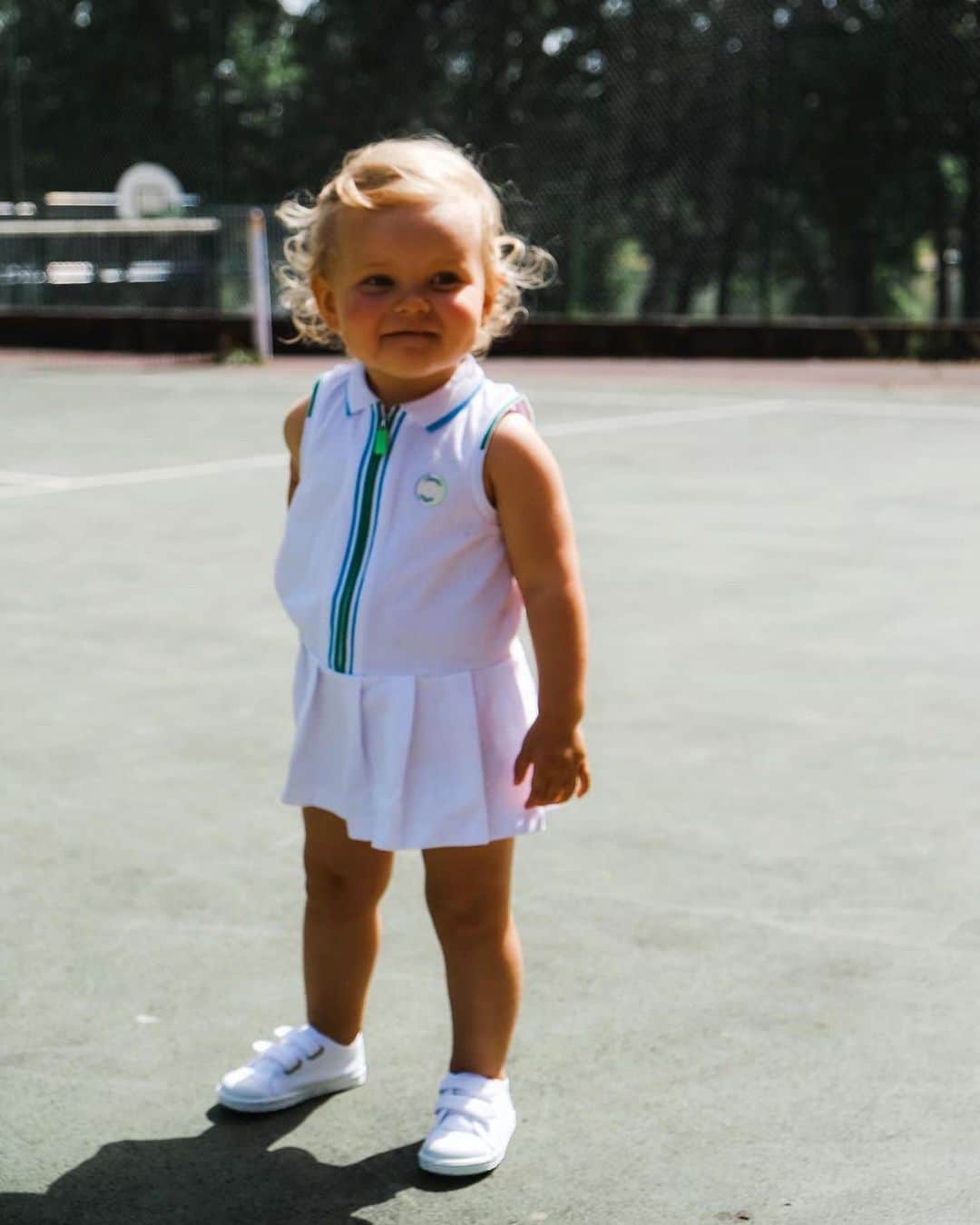 リュカ・プイユさんのインスタグラム写真 - (リュカ・プイユInstagram)「Un grand merci à @jacadi_officiel de lui avoir offert sa première tenue de tennis 🤍🤍🤍 #RoseXJacadis」6月29日 0時35分 - lucaspouille
