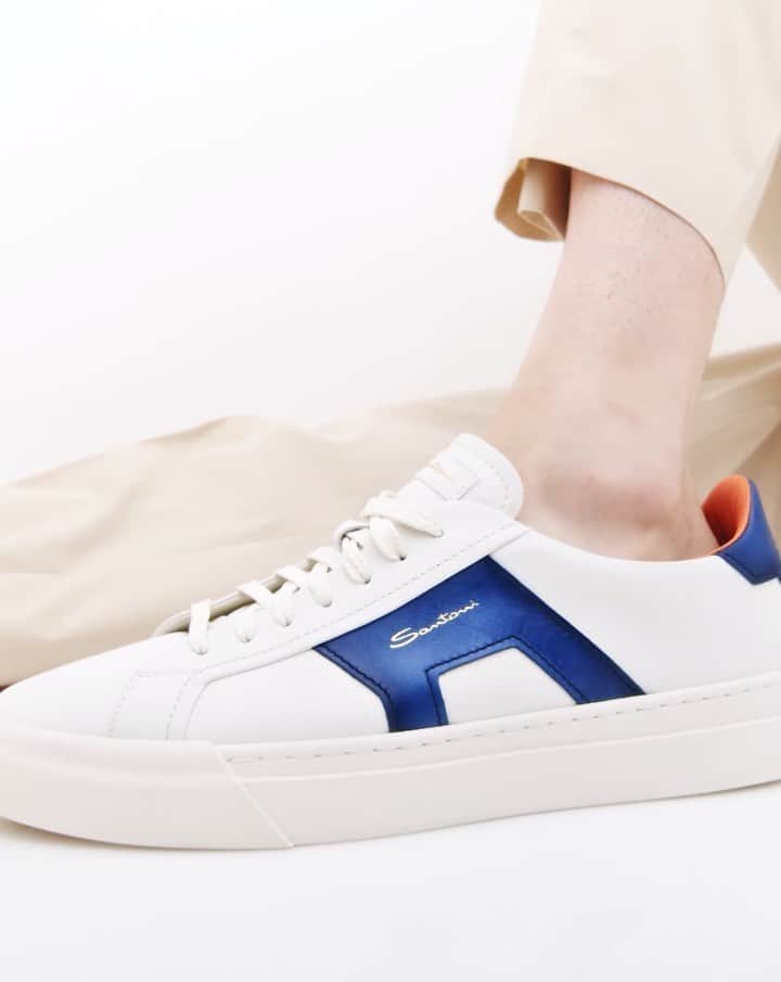 サントーニのインスタグラム：「The Double Buckle Sneaker is synonymous with comfort and style, ushering in a new attitude to luxury where tailored suits meet the most casual attire.  #Santoni #DoubleBuckleSneaker」