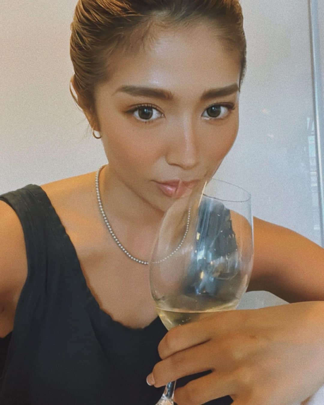 今井華のインスタグラム：「#華メシ オリジナルな場面レシピは 自分でも忘れてしまうから そろそろどっかに残したいなーー📝  前半ビール▶︎後半ワインの流れで ざっくりメニューを構成🍷  メインの温菜は じゃがいもとカブのケイジャンクリームソース🥔 だったけど撮り忘れた😉 これが1番ウケたのに◎  ▶︎ そして数週間前のテラハnight🌙 久しぶりすぎて盛り上がりすぎて 楽しかったとゆーより疲れたから。笑笑  ▶︎ 移動手段がもっぱらチャリな最近🚲  ちょっと暑すぎるので みなさん十分にお気をつけて。🥤  #ぐちゃぐちゃインスタ #でもなんかこれが良き #だいたい2週間に1回投稿w」