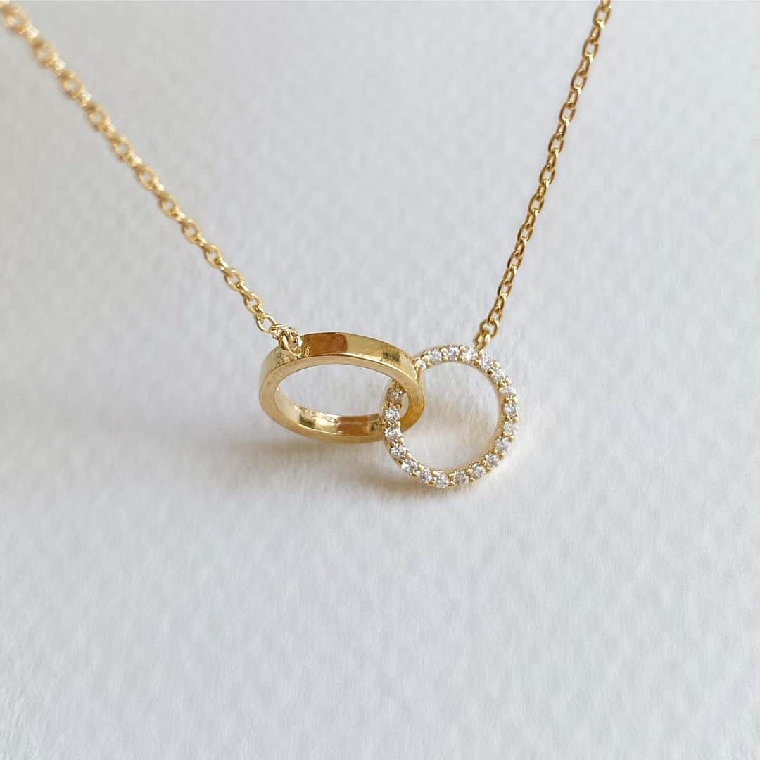 さんのインスタグラム写真 - (Instagram)「Dainty jewelry! #jewelry #fashion #trend #ootd #everyday #La #necklace #crecentmoonnecklace #opal #opalnecklace」6月29日 4時14分 - meekind_com