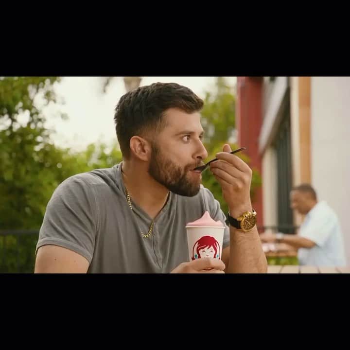 エディー・マーティンのインスタグラム：「🎥 mmm」