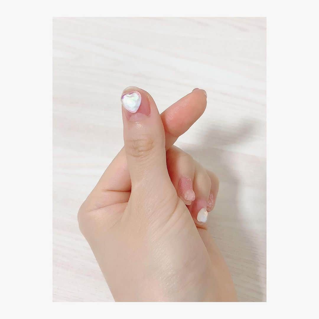 日岡なつみのインスタグラム：「💅✨  ぷっくりハート即席でやってみた🙂♡ めっちゃ簡単なのにかわい〜！  #ネイル #セルフネイル #ジェルネイル #ネイルアート #ぷっくりネイル」