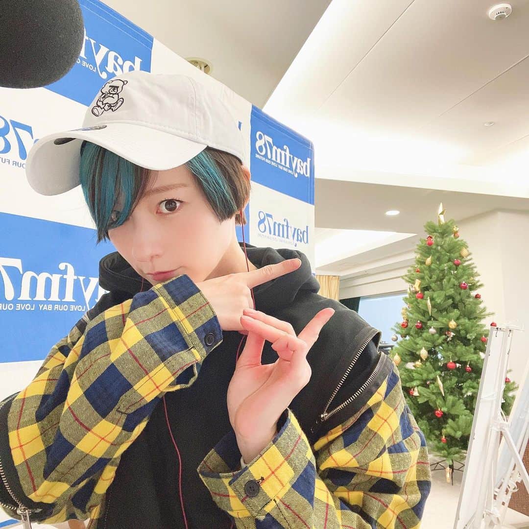 のインスタグラム：「ㅤㅤㅤㅤㅤㅤㅤㅤㅤㅤㅤㅤㅤ #私服戦隊ミヤジマン  私のプライベートpostが やっと去年の12月に突入しました🎄ㅤㅤㅤㅤㅤㅤㅤㅤㅤㅤㅤㅤㅤㅤㅤㅤㅤㅤㅤㅤㅤㅤㅤㅤㅤㅤㅤㅤ #派手服 #派手コーデ #派手髪女子 #派手髪ショート #ボーイッシュコーデ  #ootd #宮島咲良 #ミヤジマン #ぼっち戦隊ミヤジマン」