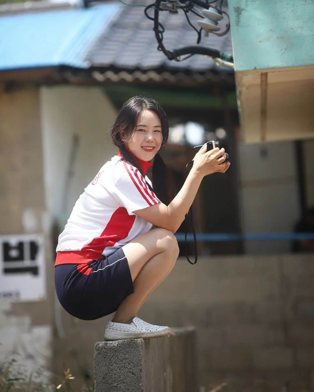 Photographer_善甫(선보)のインスタグラム：「학창시절 담치기 해보셨나요 ㅋ 딱 한번 해봤는데 몸이 둔해서 무릎까졌슈 ㅠㅜ 😁」