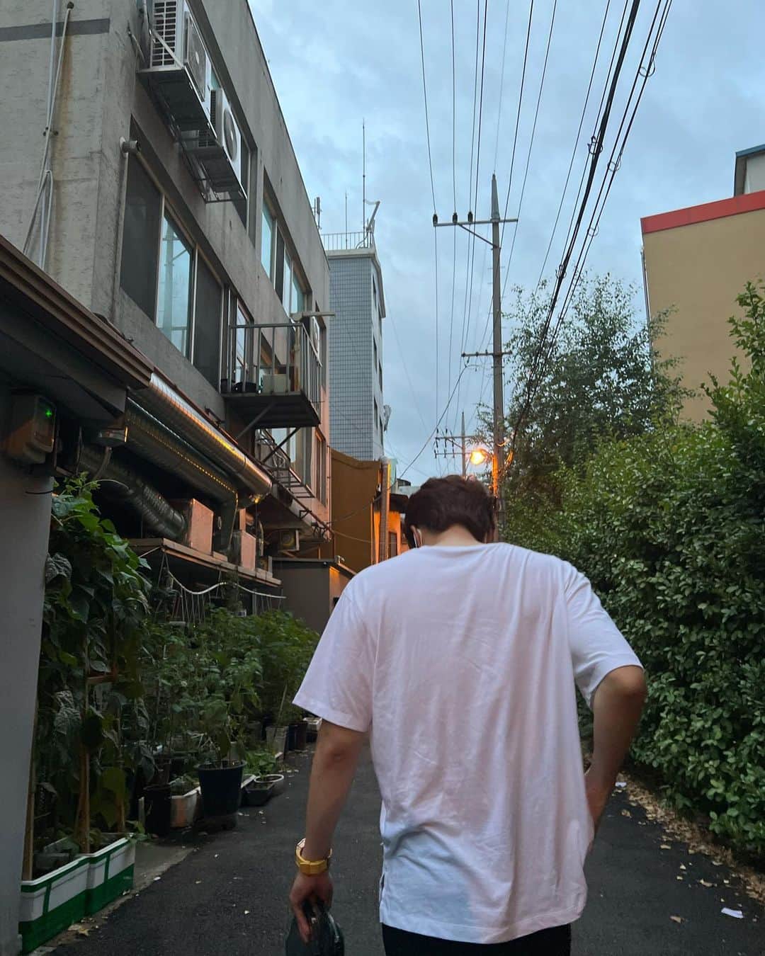 キム・ヒョンジュンさんのインスタグラム写真 - (キム・ヒョンジュンInstagram)「待ってて」6月29日 14時48分 - hyungjunking