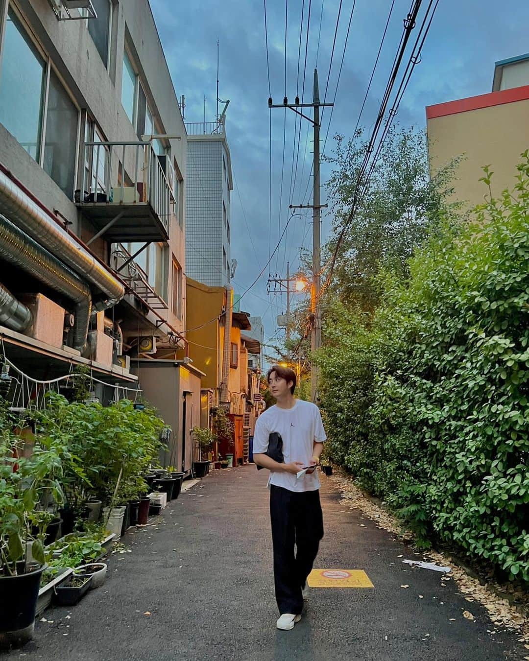 キム・ヒョンジュンさんのインスタグラム写真 - (キム・ヒョンジュンInstagram)「待ってて」6月29日 14時48分 - hyungjunking