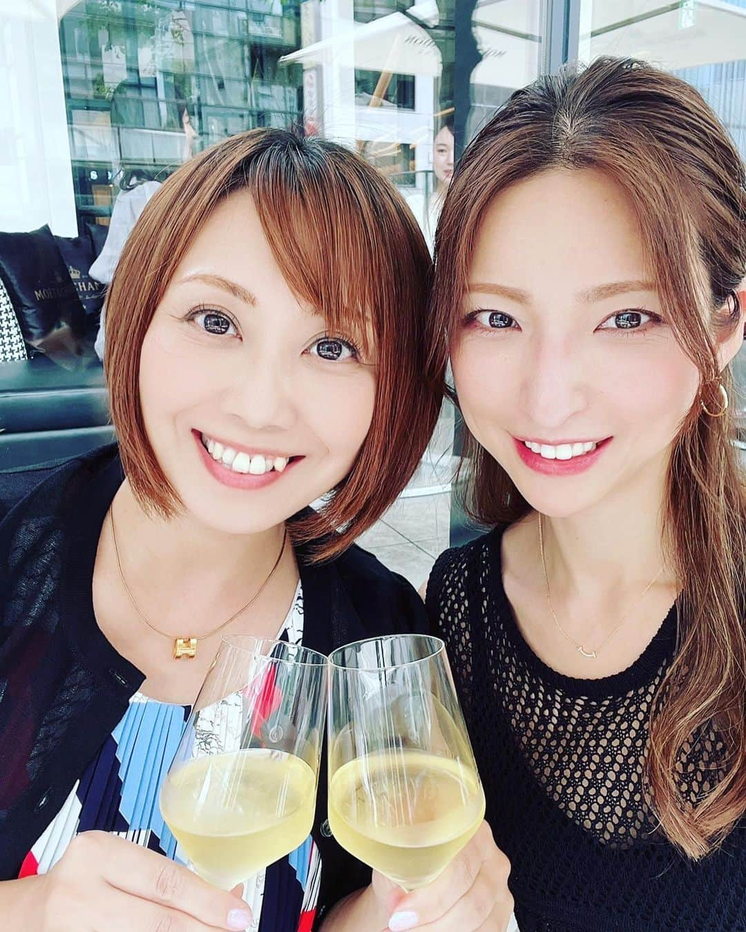 midoriyamaoのインスタグラム：「お誕生日のお祝いをして頂きましたぁ〜🎂💕 素敵なテラス席でバースデーランチ❤️  前に『ここ行ってみたいんだよね〜』って言ってたお店を予約してくれてた😍  マジで嬉しすぎた〜😭❤️  久しぶりの銀座も気分が上がりすぎでした💕  お昼から夜までずっと呑んで4軒ハシゴしちゃった✌️笑  サイコーに楽しかったよ〜❣️❣️  はーちゃんありがと〜😘💕  それにしてもうちの相方、銀座がよく似合う❤️❤️  #mybirthday #銀座 #銀座ランチ #銀座一丁目 #マーサーブランチ銀座 #テラスランチ #素敵なお店 #ありがとう #大切な人 ❤️」