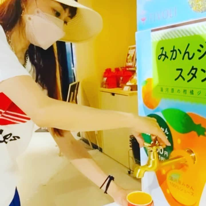 池田美千瑠のインスタグラム：「全国の🚰蛇口全部こうなれば良いのに🍊🍹  #蛇口からみかんジュース  #蛇口みかんジュース  #蛇口からミカンジュース  #蛇口からレモンサワー でも良い #蛇口から泡盛 も良いな #chill #チル #チルい #池田美千瑠」