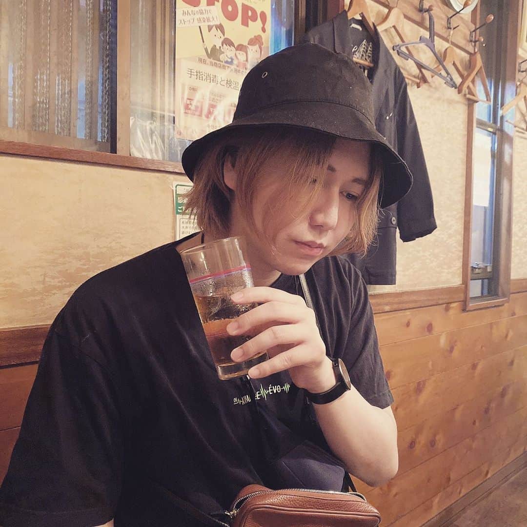 らいるのインスタグラム：「ライブが近くなってきましたな🎤🎤🎤楽しみすぎる。」