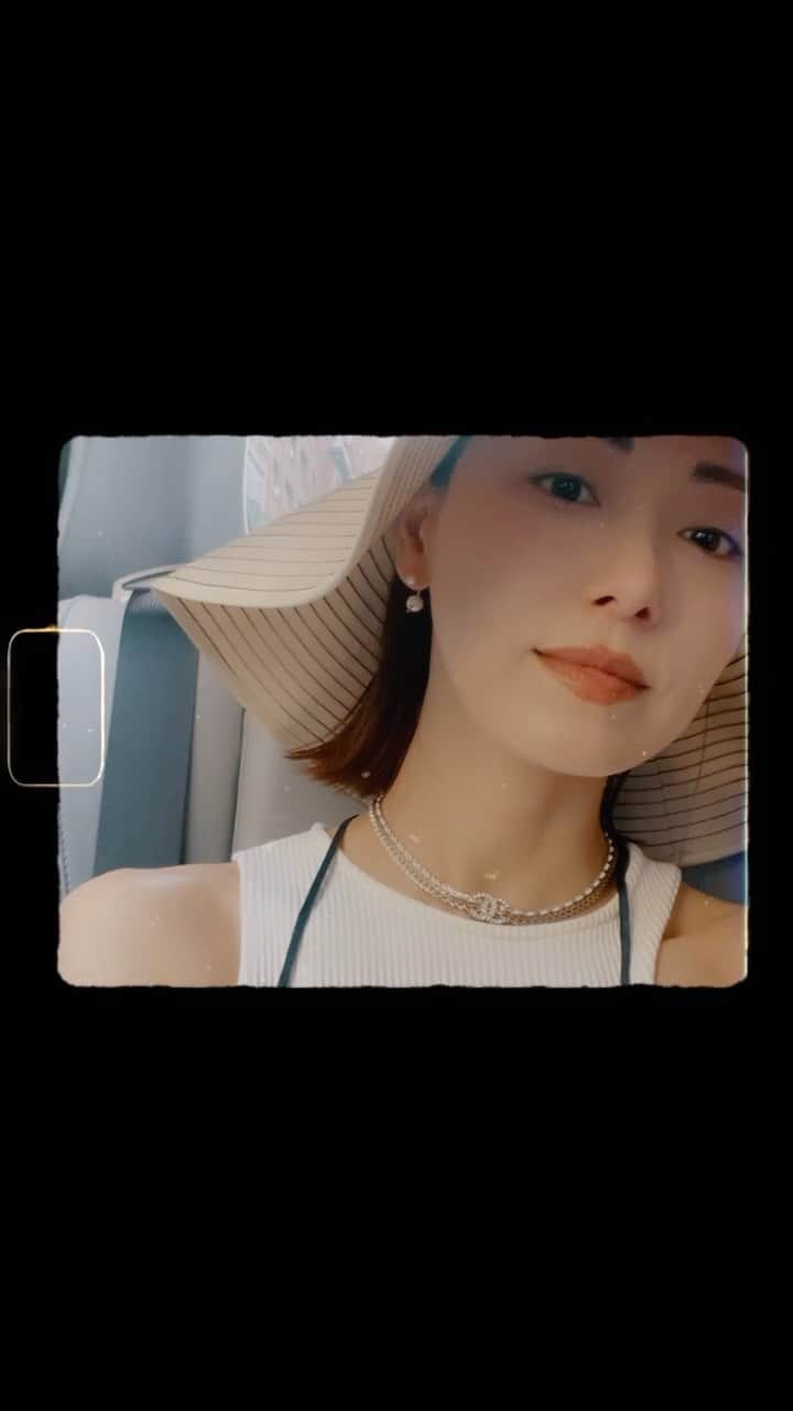 大塚良子のインスタグラム：「. さて、最近は秋に行う器展の準備をしてます。 とっても素敵な器をNYの皆さんに見て頂ける機会、 もうすぐお知らせします。お楽しみに！  年齢と共に顎下がボヤけてくるの何とかならないかな。笑」