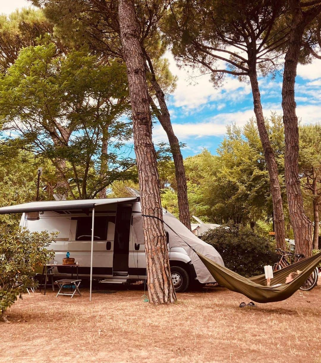 アーニャ・ミッタークさんのインスタグラム写真 - (アーニャ・ミッタークInstagram)「Camping moments 🏕 🏖⛰」6月30日 1時55分 - anjamittag